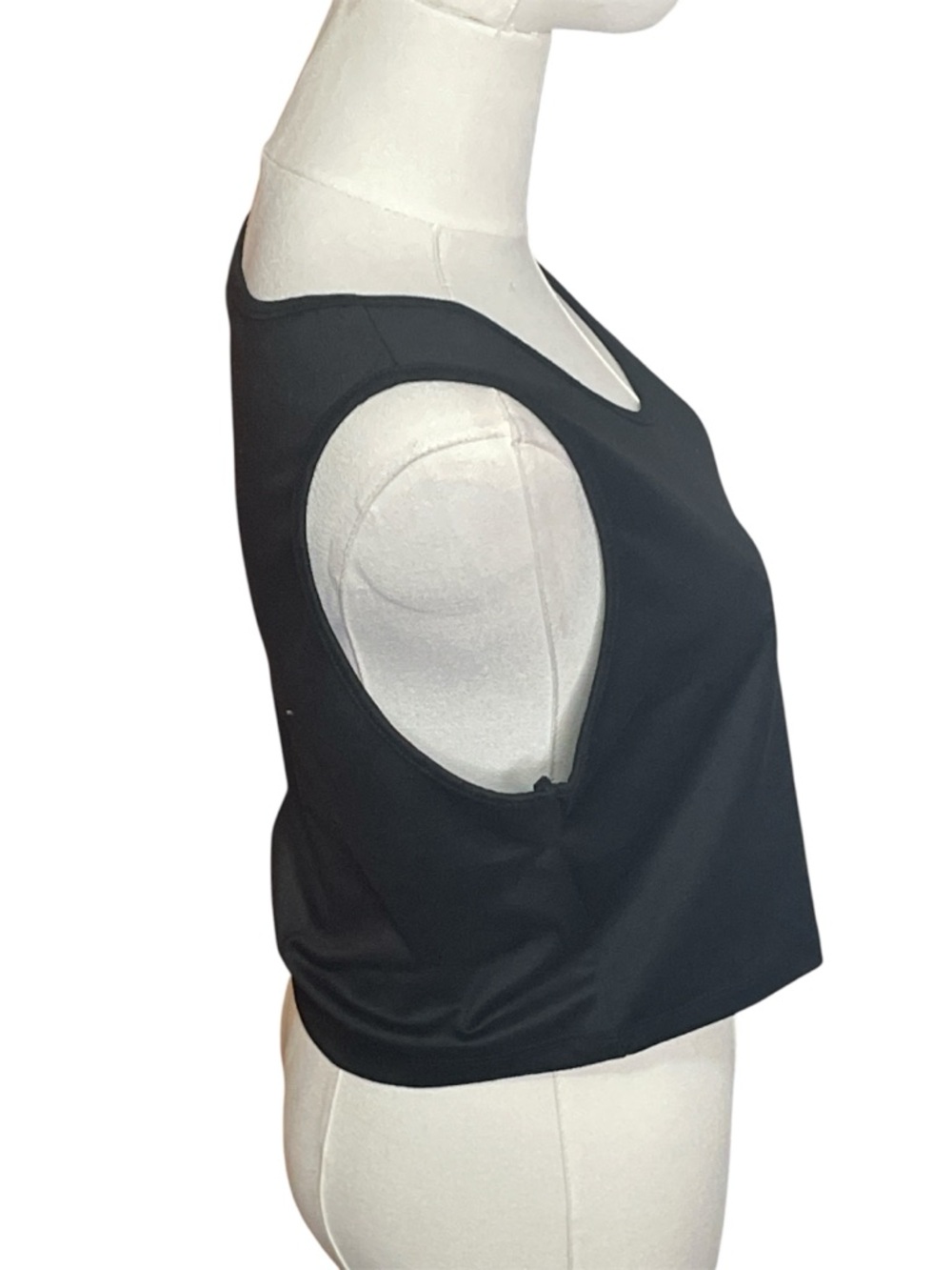 Cropped Workout Tank - Picture 2 of 4